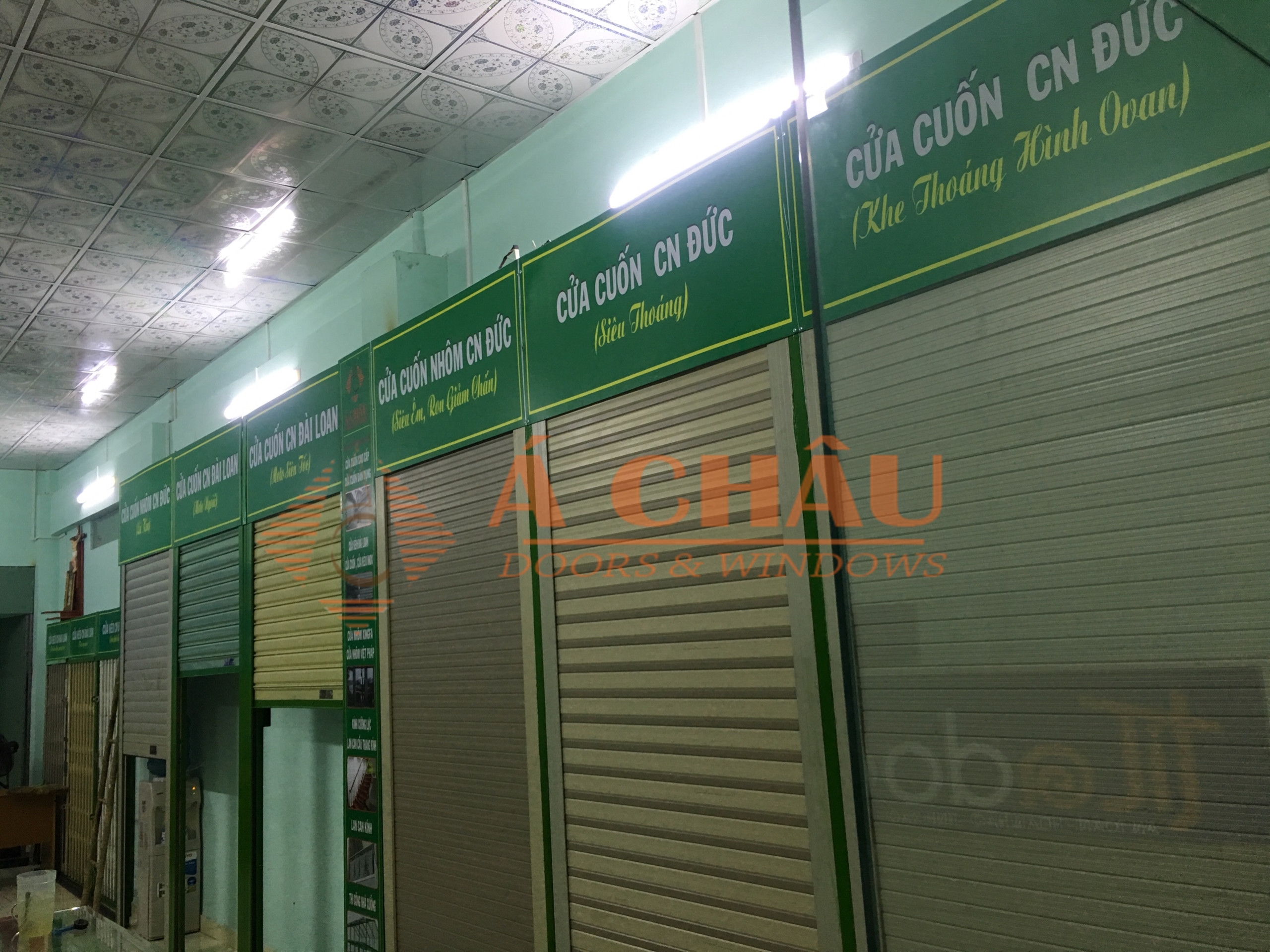 trưng bày sản phẩm cửa sắt kéo Đài Loan