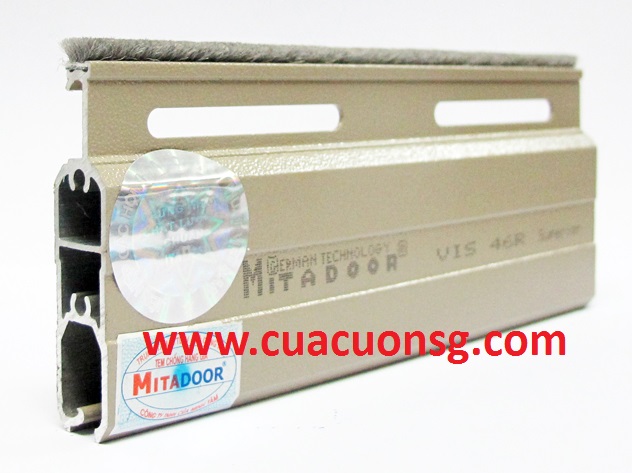 Mẫu cửa cuốn Mitadoor có roon giảm chấn, màu cafe cháy