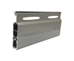 Cửa Cuốn Đức Khe Thoáng Titadoor PM500SC, Móc dày 1.4mm, Chân chịu lực dày 1.55 – 2.5mm