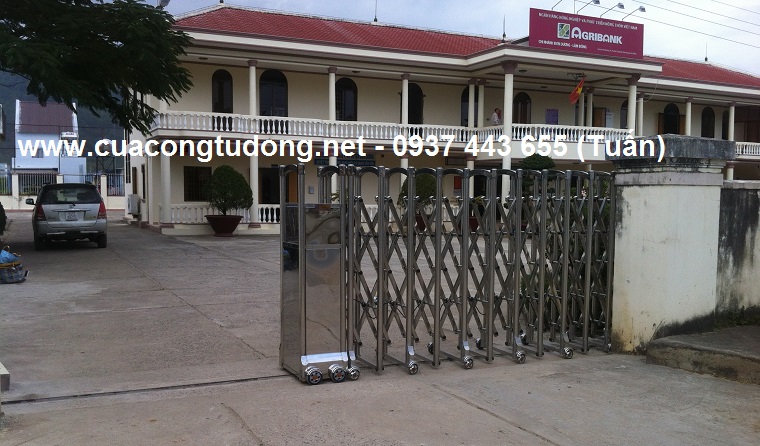 Cổng xếp inox CV-08