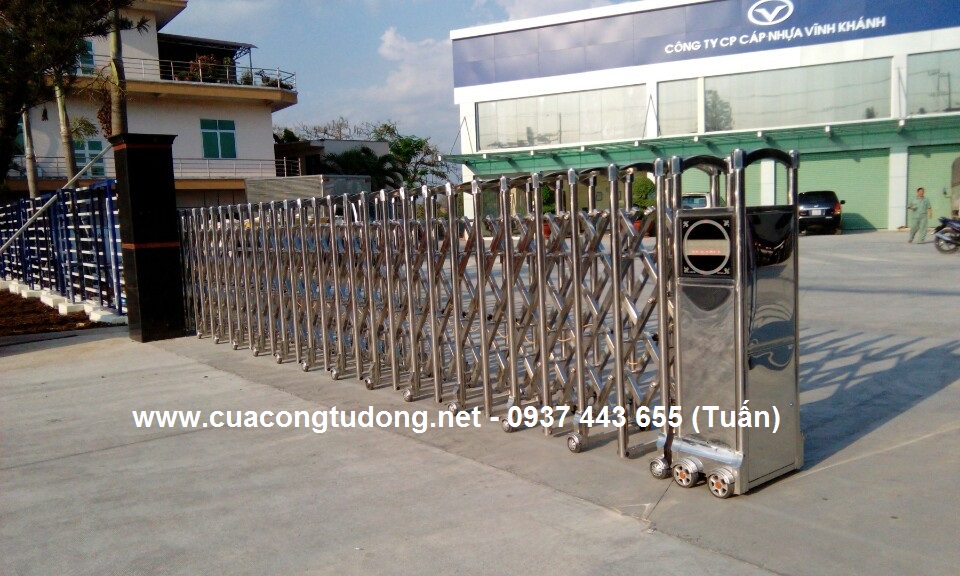 Cổng xếp inox CV-09