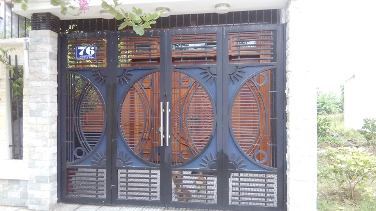 299+ Mẫu Cổng Sắt Đẹp 2024 64 mẫu cửa sắt hộp 4 cánh đẹp