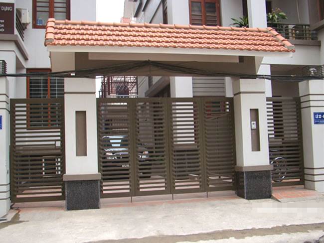Mẫu cửa cổng sắt 4 cánh đẹp cho nhà phố