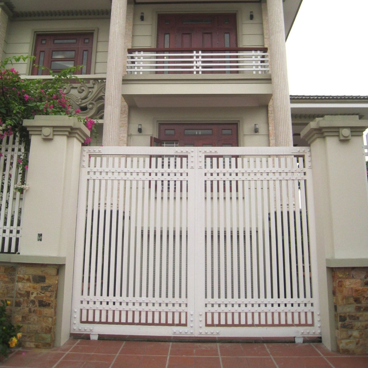 Cổng sắt trượt lùa