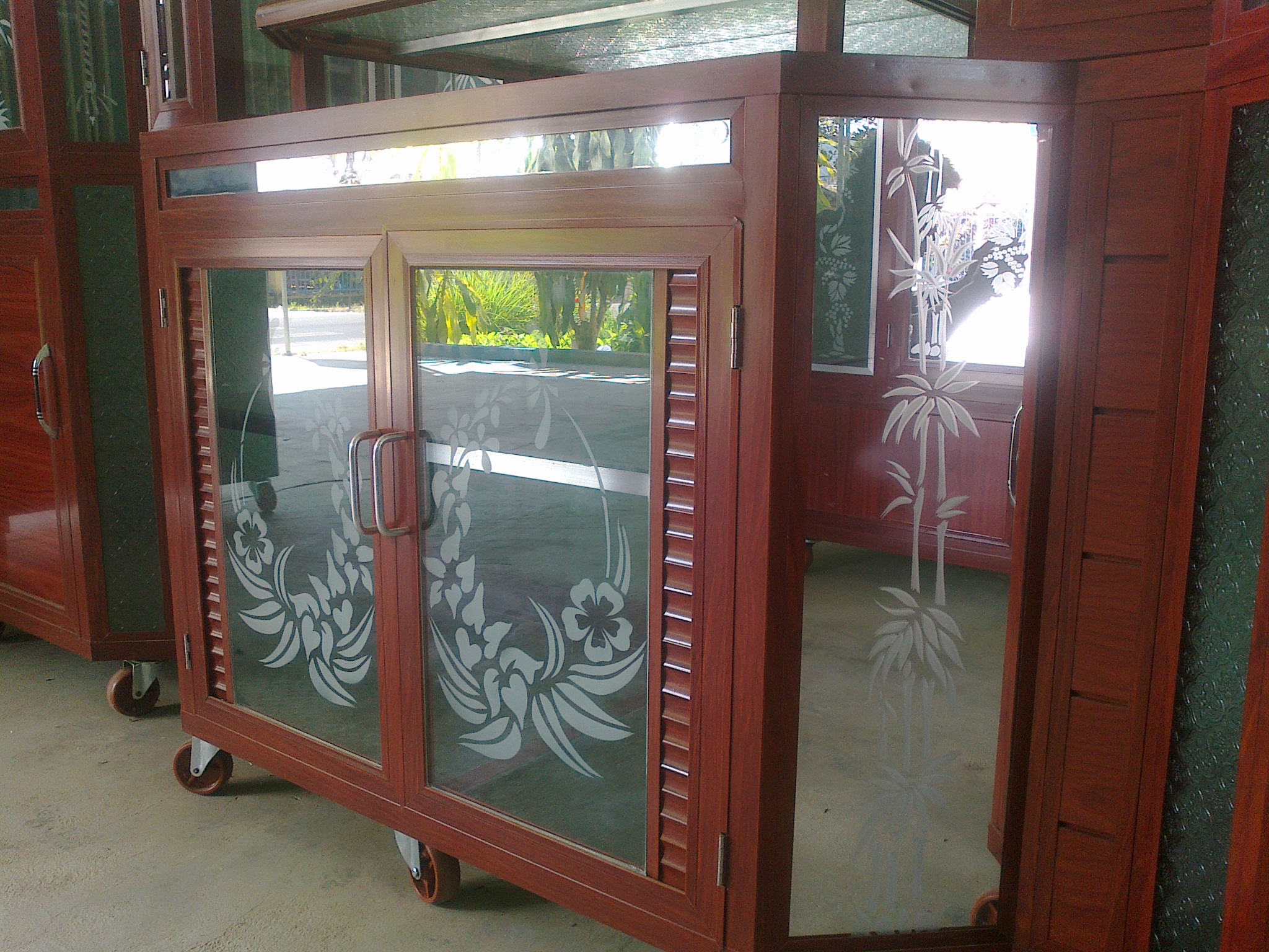 tu-nhom-kinh-phong-khach1