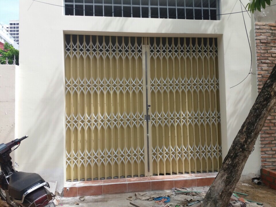 Cửa Kéo Đài Loan Có Lá U 7 Dem 2 Hoàn thiện cửa kéo có lá U 0.7mm màu vàng kem