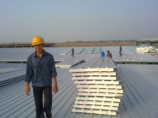 Nên lợp mái tôn hay mái ngói 2 thi cong mai ton lanh
