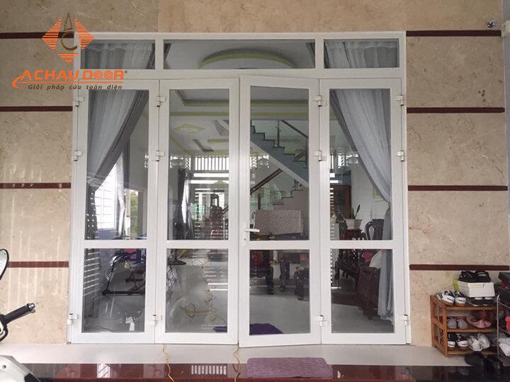 cửa đi mở quay 4 cánh nhôm xingfa