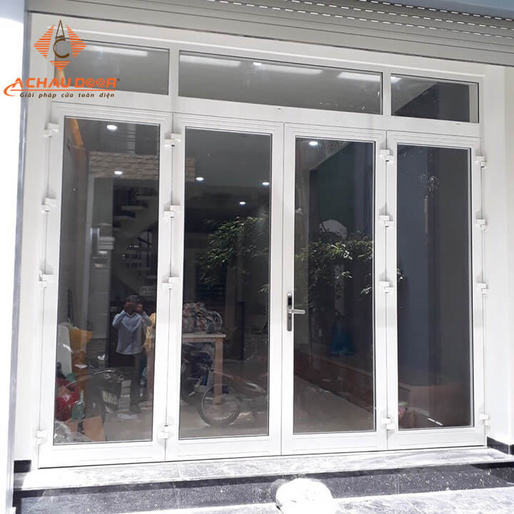 cửa đi mở quay 4 cánh nhôm xingfa đẹp