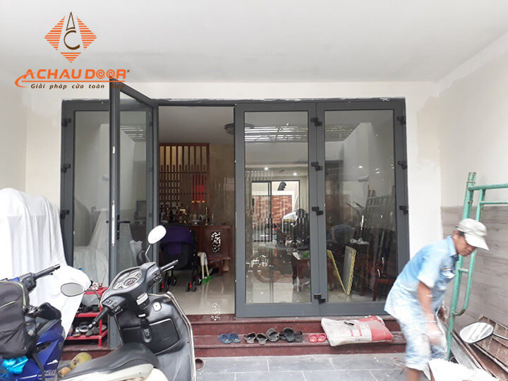 Cửa đi mở quay 4 cánh nhôm Xingfa nhập khẩu 11 Cửa 4 cánh nhôm Xingfa màu xám ghi