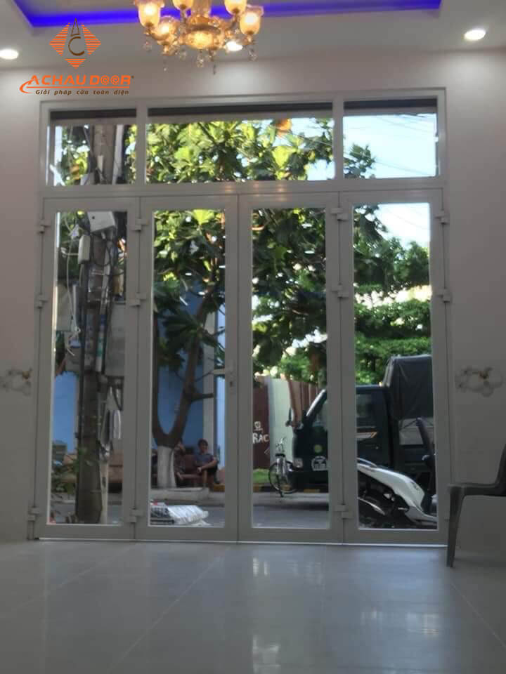 Cửa đi mở quay 4 cánh nhôm Xingfa nhập khẩu 13 Mẫu cửa đi 4 cánh màu trắng sữa