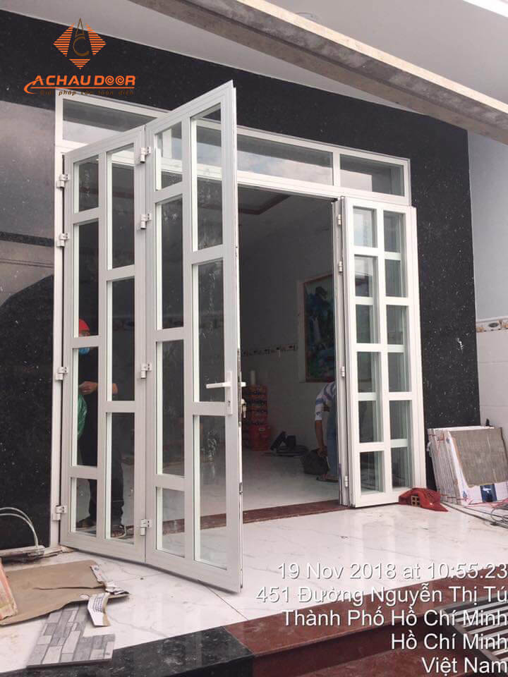 Cửa đi mở quay 4 cánh nhôm Xingfa nhập khẩu 14 Mẫu cửa nhôm Xingfa màu trắng chia đố