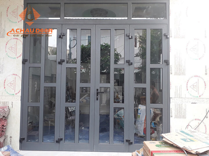 Cửa đi mở quay 4 cánh nhôm Xingfa nhập khẩu 19 cửa 4 cánh nhôm xingfa chia đố