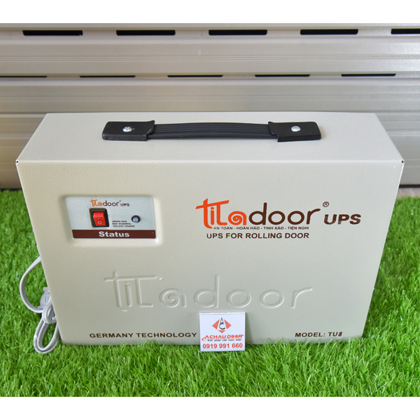 Bình lưu điện cửa cuốn Titadoor TU8 8 Mặt trên Bình lưu điện cửa cuốn Titadoor TU8 thực tế