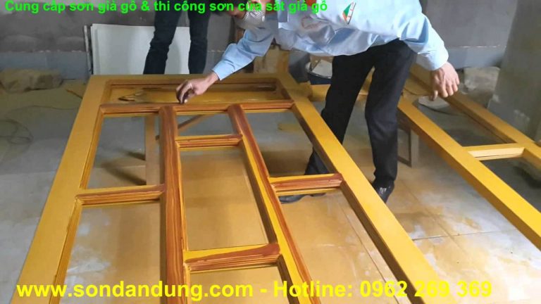 Sơn màu vàng da bò làm nền cho vân gỗ