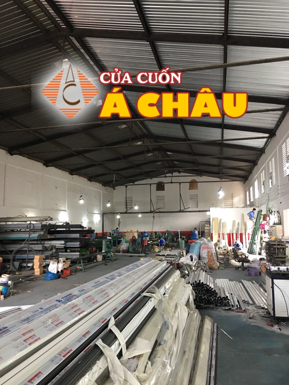 nên làm cửa nhôm hay cửa sắt