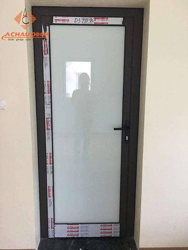 Mẫu cửa nhôm nhà vệ sinh giá rẻ 12 cửa nhôm xingfa nhà vệ sinh