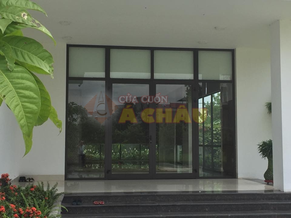 cửa đi 4 cánh nhôm Xingfa