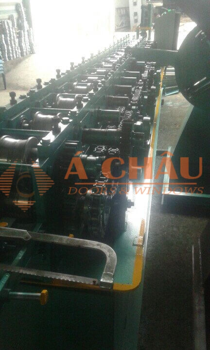 dây chuyền sản xuất cửa kéo