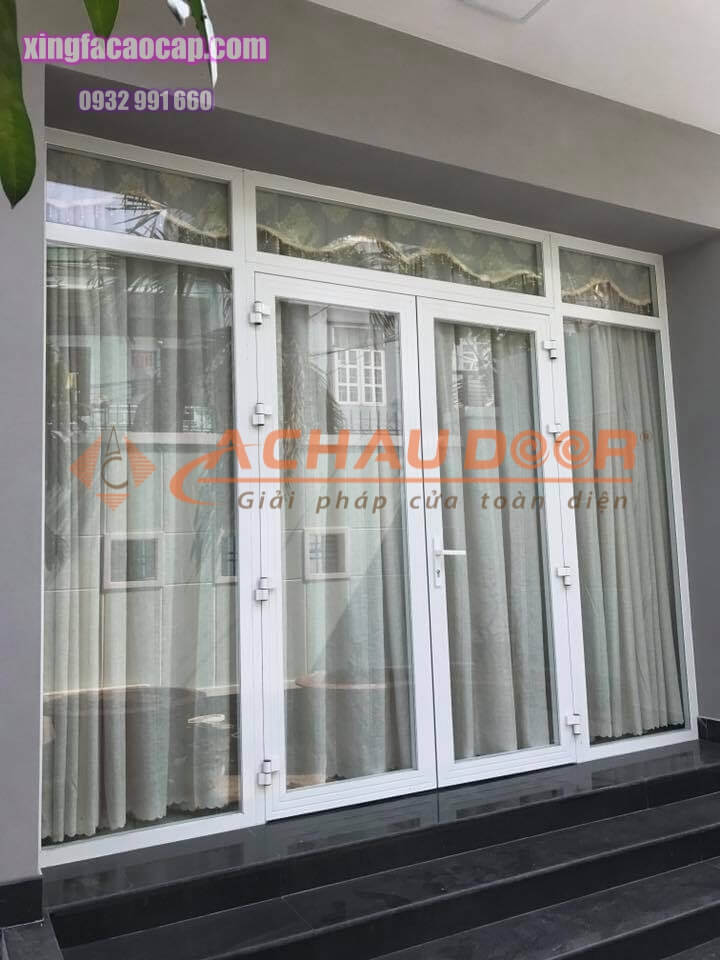15+ Mẫu cửa nhôm Xingfa màu trắng đẹp sang trọng 7 cửa đi mở quay nhôm xingfa 2 cánh