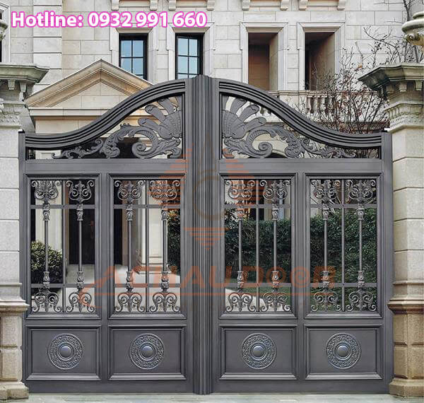 Một bộ cửa được sơn đẹp