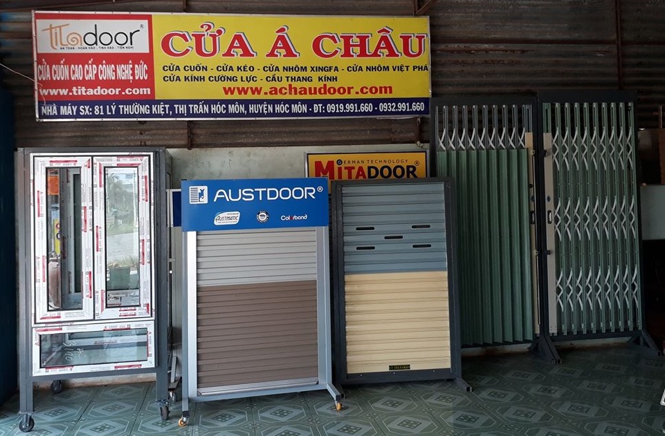 khu vuc trung bay san pham cua cuon a chau