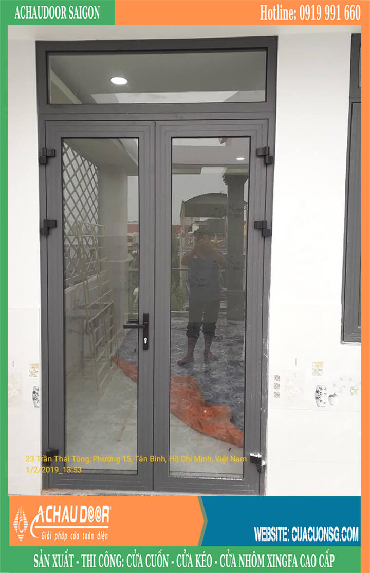 cửa đi mở quay 2 cánh nhôm xingfa