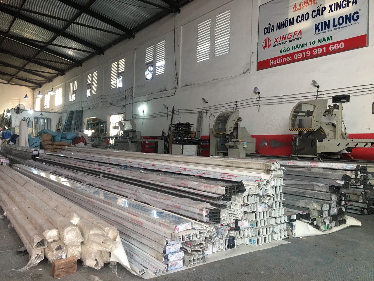 Xưởng Sản Xuất Cửa Cuốn Á Châu 7 Máy Móc Vật Tư Nhôm