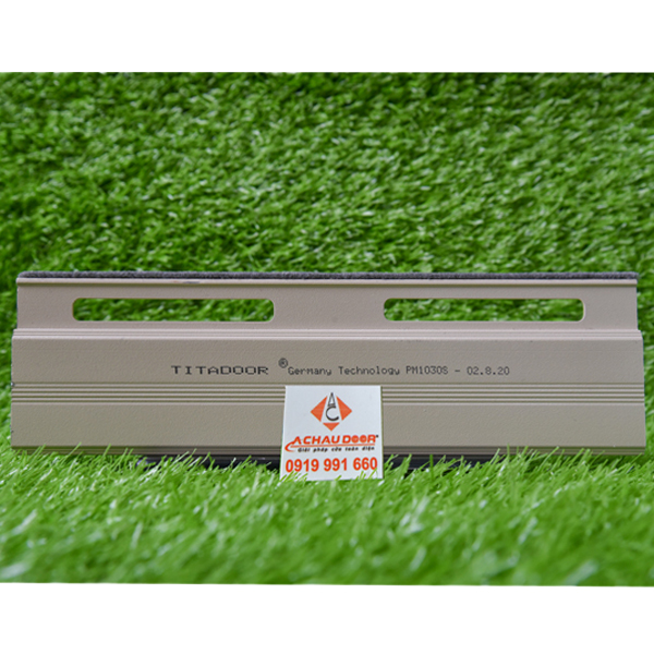 Cửa Cuốn Đức Khe Thoáng Titadoor PM1030S 2 cửa cuốn đức titadoor pm1030s giá rẻ chính hãng