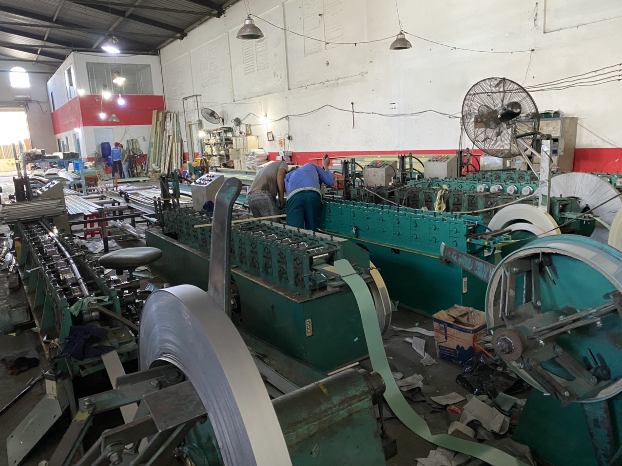 Xưởng Sản Xuất Cửa Cuốn Á Châu 11 máy sản xuất cửa cuốn - cửa kéo