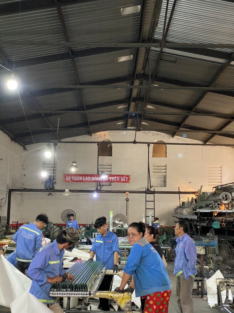 Xưởng Sản Xuất Cửa Cuốn Á Châu 9 Công đoạn hoàn thiện bộ cửa kéo