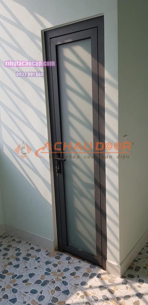 Cách Chọn Kích Thước Cửa Nhà Vệ Sinh (Toilet) Chuẩn Và Đẹp 1 cua-nha-e-sinh-nhom-xingfa