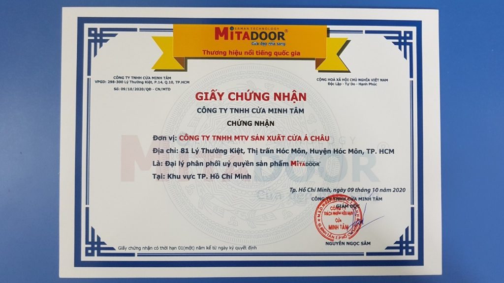 chung-nhan-nha-phan-phoi-cua-cuon-mitadoor