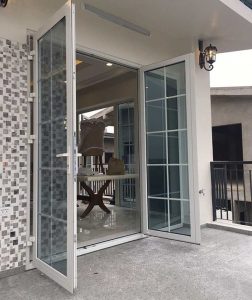 Cửa đi mở quay 2 cánh nhôm XingfaWindow