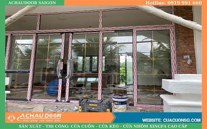 mẫu cửa nhôm kính trượt quay đẹp