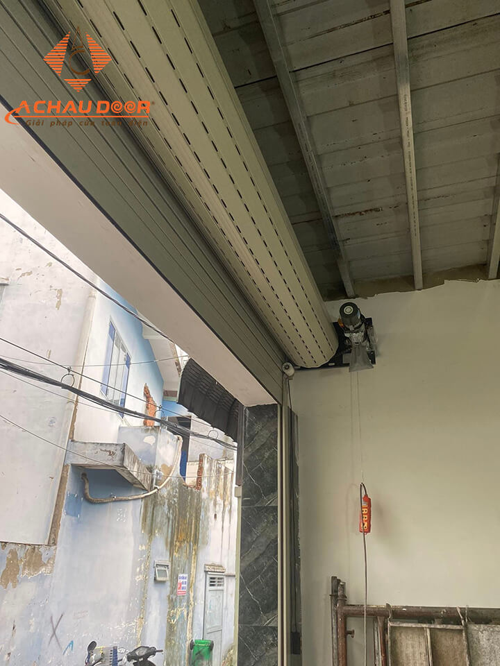 lắp đặt cuốn khe thoáng