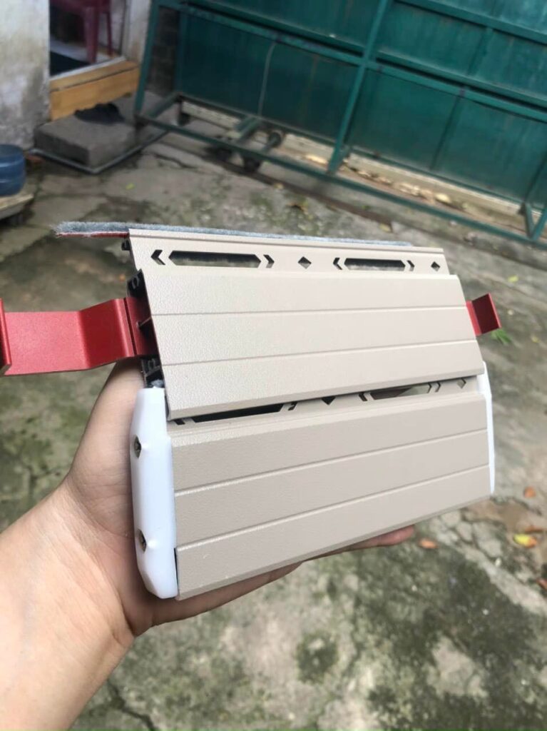 cua-cuon-chong-bao-2