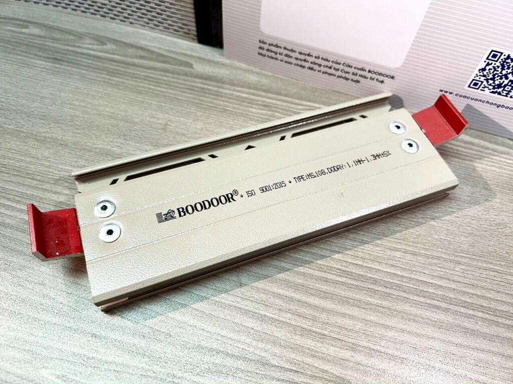 Cửa Cuốn Chống Bão: Định Nghĩa, Tính Năng Và Lợi Ích Bảo Vệ Ngôi Nhà 2 cua-cuon-khe-thoang-chong-bao-boodoor