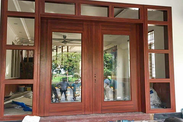 Cửa thép vân gỗ kính cường lực - Giải pháp toàn diện cho mọi công trình 4 Cửa thép vân gỗ kính cường lực
