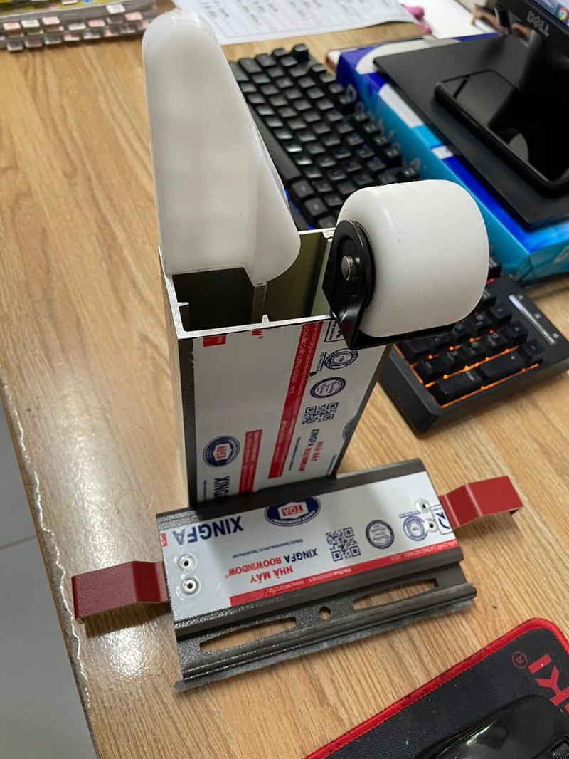 Cửa Cuốn Chống Bão: Định Nghĩa, Tính Năng Và Lợi Ích Bảo Vệ Ngôi Nhà 9 ray-chong-bao