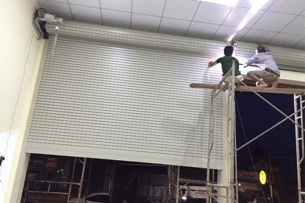 Nguyên nhân và cách sửa cửa cuốn bị lệch đơn giản tại nhà 2 Cửa cuốn bị lệch