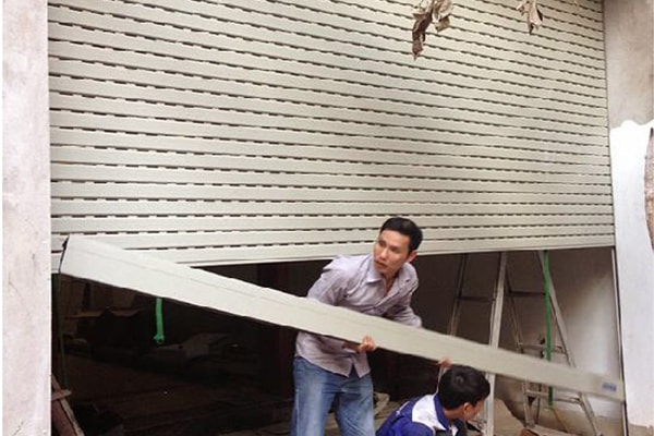 Nguyên nhân và cách sửa cửa cuốn bị lệch đơn giản tại nhà 3 Cửa cuốn bị lệch
