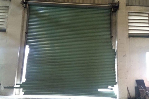 Nguyên nhân khiến cửa cuốn bị sập và cách khắc phục hiệu quả 1 cửa cuốn bị sập