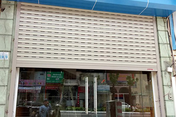 Nguyên nhân khiến cửa cuốn lên xuống phải giữ nút điều khiển 1 Cửa cuốn lên xuống phải giữ nút điều khiển
