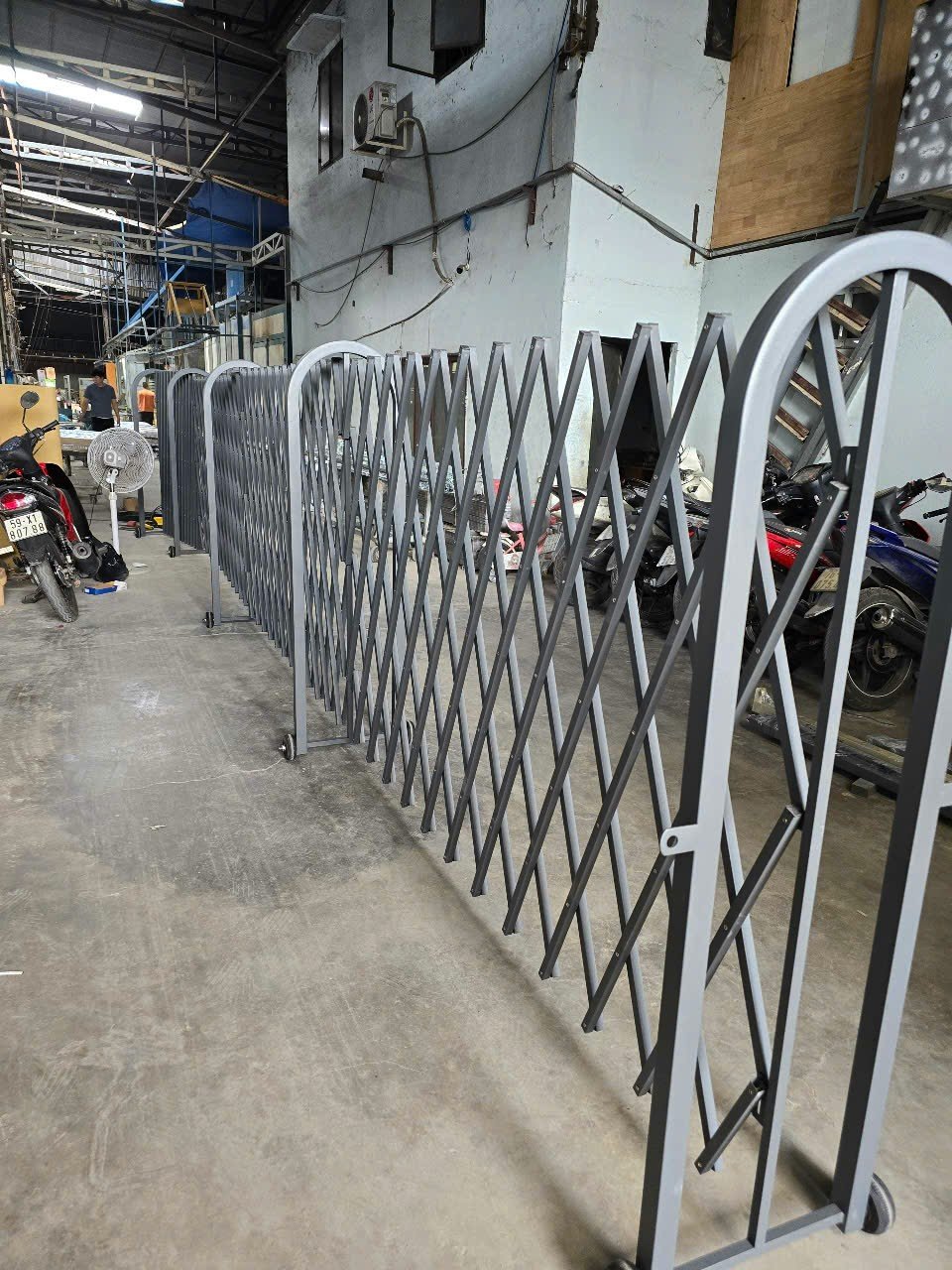 Hàng rào xếp kéo tay gọn nhẹ, tiện lợi mới nhất năm 2025 20 Hàng rào xếp kéo tay