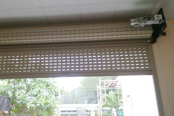 Cách lắp đảo chiều cửa cuốn nhanh chóng và hiệu quả tại Á Châu Door 5 Cách lắp đảo chiều cửa cuốn