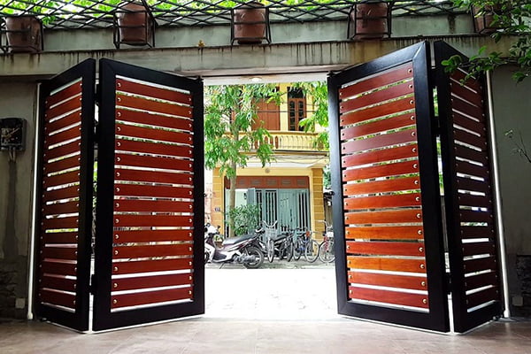Tổng hợp 19 mẫu cửa cổng 4 cánh xếp trượt đẹp nhất 2025 17 Cửa cổng 4 cánh xếp trượt