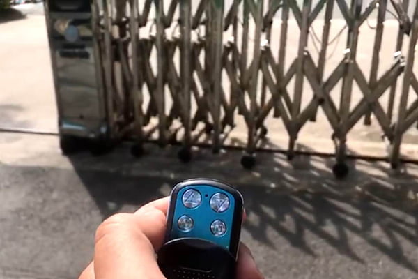Báo giá hấp dẫn nhất về bộ điều khiển cổng xếp tại Á Châu Door 3 Bộ điều khiển cổng xếp