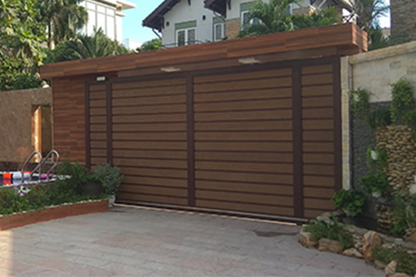 Tổng hợp các mẫu cổng gỗ tự động đẹp và phổ biến nhất năm 2025 4 Cổng gỗ tự động