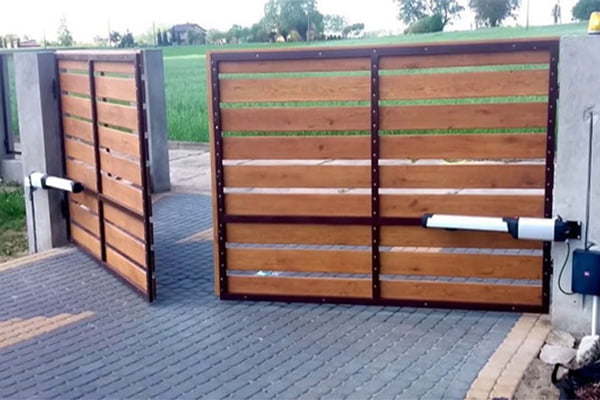 Tổng hợp các mẫu cổng gỗ tự động đẹp và phổ biến nhất năm 2025 7 Cổng gỗ tự động